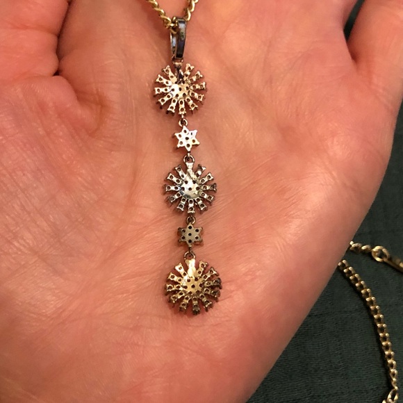 Elegant Gold Tone Rhinestone Snowflake Shape Pendant Necklace - Picture 4 of 10